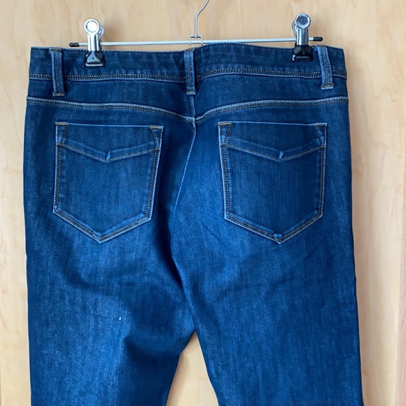 LANDS’ END Dark Wash Jeans - Picture 3 of 9